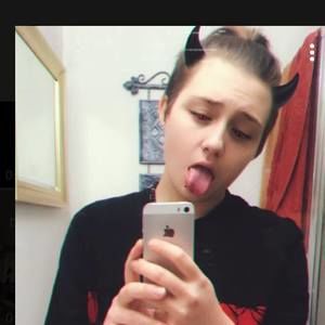 Meet your Posher, Caitlin